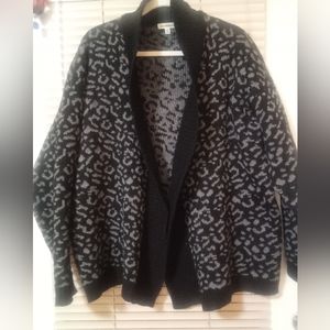 🎉🎉 HOST PICK 🎉🎉Cardigan leopard print